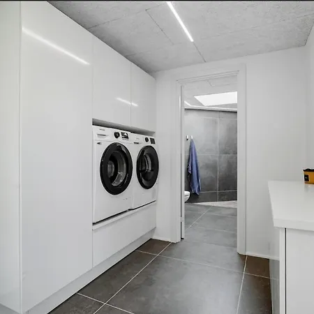 Newly Renovated Close To Downtown Esbjerg, With Garden * Esbjerg
