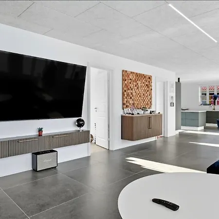 Newly Renovated Close To Downtown Esbjerg, With Garden Esbjerg