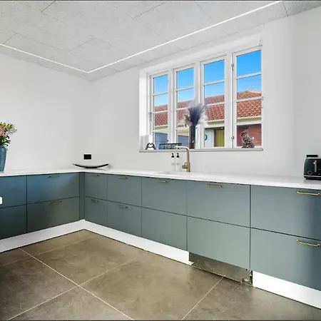 Newly Renovated Close To Downtown Esbjerg, With Garden Apartament *